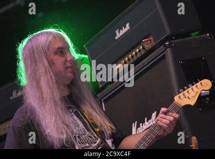 J Mascis di Dinosaur Jr che si esibisce al Reading Festival, sabato 25 agosto 2007. Foto Stock