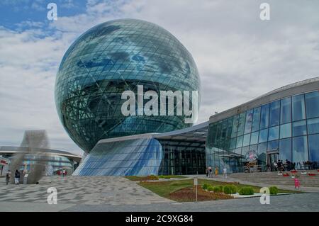 Expo 2017, Padiglione Nur alemi, Nur-Sultan, Kazakistan Foto Stock