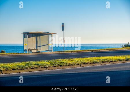 Melbourne, Australia - circa maggio 2020: Stazione degli autobus vicino alla spiaggia Foto Stock