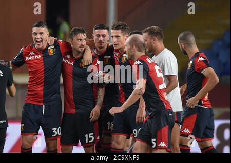 Genova, Italia. 02nd Aug, 2020. genova esultazione durante Genova vs Hellas Verona, serie italiana una partita di calcio a Genova, Italia, Agosto 02 2020 Credit: Independent Photo Agency/Alamy Live News Foto Stock