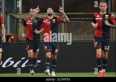 Antonio Sanabria (Genova) esultazione durante Genova contro Hellas Verona, serie a di Calcio italiana, Genova, Italia, 02 ago 2020 Foto Stock