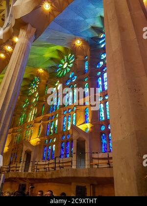 Interno della Sagrada Familia dell'architetto Antoni Gaudi . Barcellona. Spagna Foto Stock