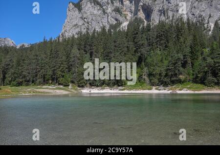 Lago verde in Stiria durante una giornata estiva Foto Stock