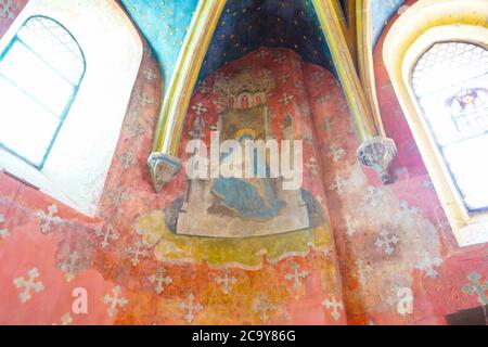 Grandi in numero affreschi del 11 ° e 12 ° secolo decorano le pareti del nartece nella chiesa abbaziale di Notre-Dame a Payerne, cantone di Vaud, Foto Stock