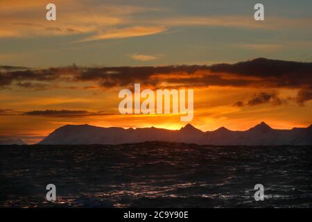 Scenario oceanico intorno ad Andenes, isola di Andoya, Vesteralen, Norvegia, Scandinavia, Europaone Foto Stock