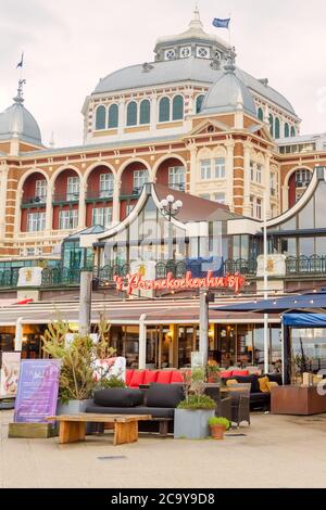 L'Aia, Paesi Bassi - 14 gennaio 2020: Vista al famoso hotel e casinò Kurhaus nella città olandese dell'Aia a Scheveningen, Nether Foto Stock