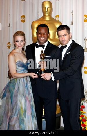 Los Angeles, Stati Uniti. 07 marzo 2010. Geoffrey Fletcher con l'Oscar per la migliore sceneggiatura adattata per 'Precious - Life is Precious' con Rachel McAdams e Jake Gyllenhaal nella sala stampa della cerimonia Oscar annuale Oscar del 2010/82. Los Angeles, 7 marzo 2010 | utilizzo in tutto il mondo Credit: dpa/Alamy Live News Foto Stock