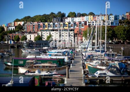 Vista su Bristol Marina fino alle case dipinte di Hotwells Foto Stock