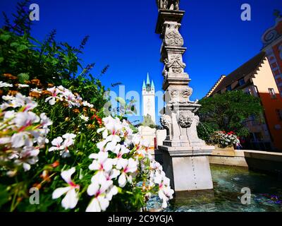 Straubing, Germania: Una fontana in città Foto Stock