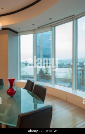 Sala meeting con sfondo sfocato Foto Stock
