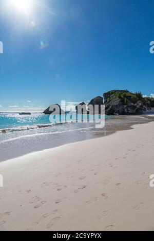 La spiaggia di sabbia e il mare turchese, a Horseshoe Bay, Bermuda Foto Stock