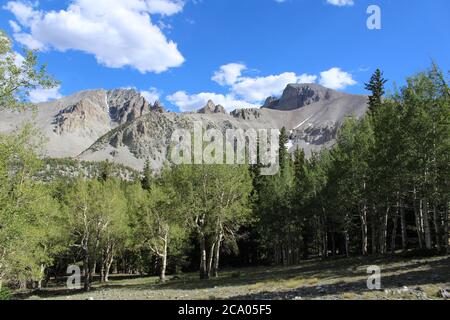 Splendido paesaggio del Wheeler Peak del Nevada nel Great Basin National Parcheggio Foto Stock