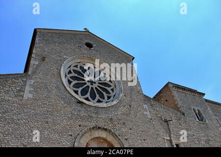 L'Abbazia di Valvisiolo è un monastero cistercense in provincia di Latina, nel centro Italia, vicino alle città di Sermoneta e Ninfa. E' un esempio di rigore Foto Stock