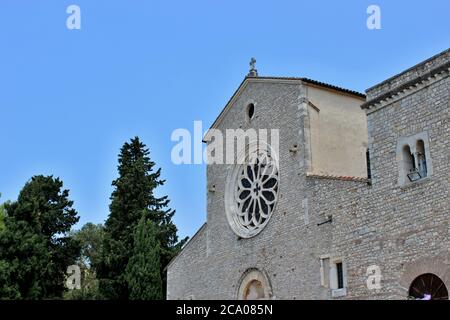 L'Abbazia di Valvisiolo è un monastero cistercense in provincia di Latina, nel centro Italia, vicino alle città di Sermoneta e Ninfa. E' un esempio di rigore Foto Stock