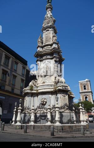 La guglia dell'Immacolata a Napoli Foto Stock