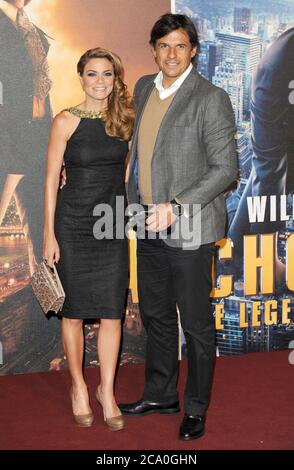 Charlotte Jackson & Chris Coleman partecipa alla prima inglese di Anchorman 2: The Legend continua al Vue West End di Londra. © Paul Treadway Foto Stock