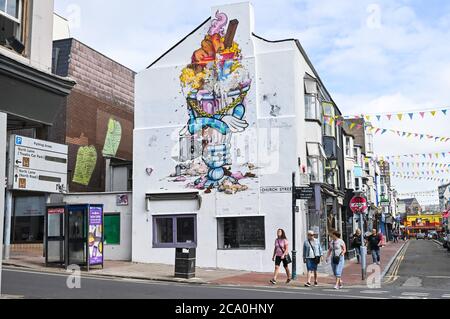 Grande arte murale di graffiti sulla parete nella zona bohémien del Nord Laine di Brighton Sussex UK fotografia scattata da Simon Dack Foto Stock