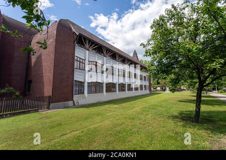 Arpad Vezer scuola di grammatica e dormitorio a Sarospatak, Ungheria di Imre Makovecz. Foto Stock