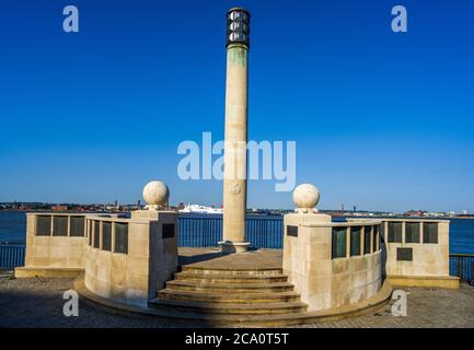 Liverpool Naval Memorial - Memorial to the Missing of the Naval Auxiliary Personnel of the Second World War o Merchant Navy War Memorial, 1952. Foto Stock