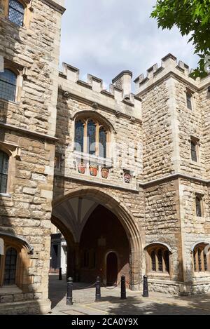 St John's Gate, Clerkenwell, Londra UK, costruito nel 1504 e restaurato nel periodo vittoriano Foto Stock