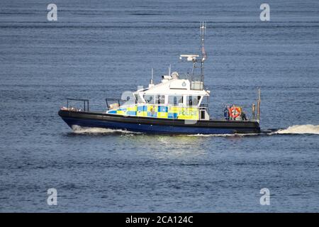 MDP Rona, un Ministero della polizia di difesa lancio, sulla sicurezza e le funzioni di scorta, fuori Gourock durante l'esercizio Joint Warrior 122. Foto Stock