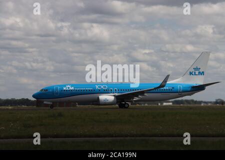 L'aereo decollerà dall'aeroporto Schiphol di Amsterdam da Polderbaan. Tipo di aeromobile Boeing 737 NG / Max Signame PH-BCB Airliner KLM Foto Stock
