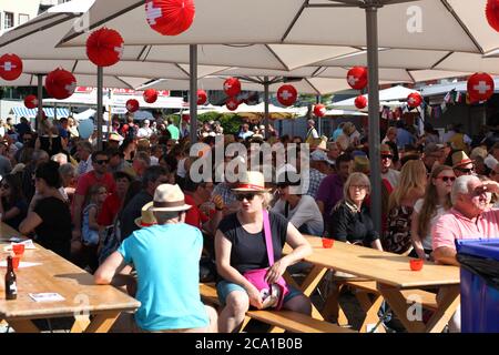 Zug / Svizzera - 01 2016 agosto: Festa nazionale svizzera (1 agosto) nel centro storico di Zug, situato sul lago Foto Stock