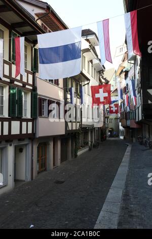 Zug / Svizzera - 01 2016 agosto: Festa nazionale svizzera (1 agosto) nel centro storico di Zug, situato sul lago Foto Stock