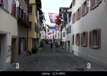 Zug / Svizzera - 01 2016 agosto: Festa nazionale svizzera (1 agosto) nel centro storico di Zug, situato sul lago Foto Stock