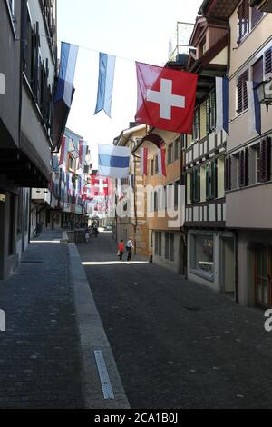 Zug / Svizzera - 01 2016 agosto: Festa nazionale svizzera (1 agosto) nel centro storico di Zug, situato sul lago Foto Stock