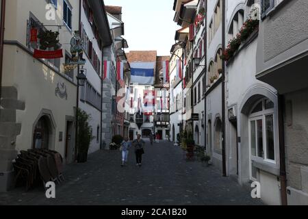 Zug / Svizzera - 01 2016 agosto: Festa nazionale svizzera (1 agosto) nel centro storico di Zug, situato sul lago Foto Stock