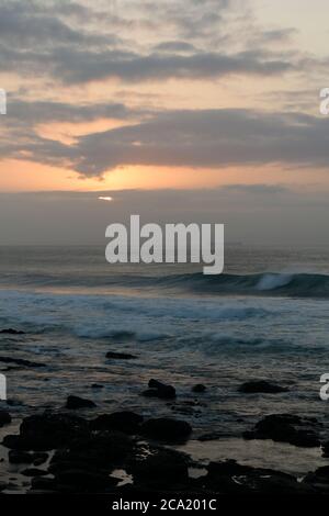 Paesaggio, mare, paesaggi, mare, umore, atmosfera, nuvole, Durban, Sudafrica, tempo, nuvole, alba, bellezza in natura, minimo, vuoto Foto Stock