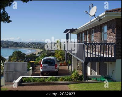 Stanmore Bay Auckland New Zealand.Looking down from Stanmore Bay down to Manly Beach. Neville Marriner Hasselblad X1D Foto Stock