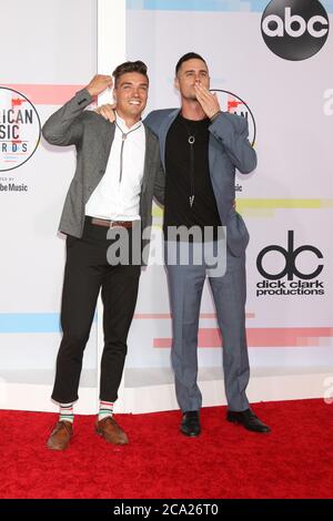 LOS ANGELES - OTT 9: Dean Unglert, ben Higgins al 2018 American Music Awards al Microsoft Theatre il 9 ottobre 2018 a Los Angeles, California Foto Stock