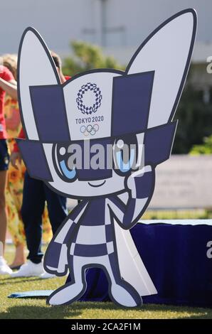 Izvorani, Romania - 24 luglio 2020: Tokyo 2020 Olimpiadi Mascot Miraitowa durante un evento. Foto Stock