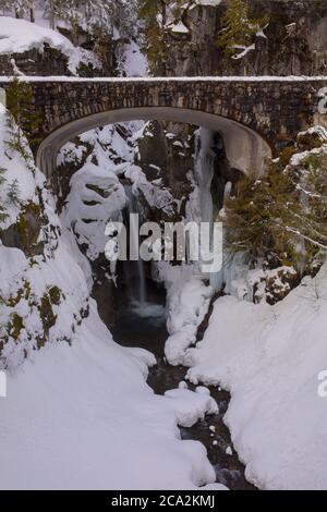 Christine Falls - a Mt. Rainier National Park - in inverno nello stato di Washington Foto Stock