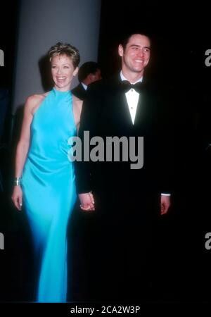 Beverly Hills, California, USA 29 Febbraio 1996 attrice Lauren Holly e attore Jim Carrey partecipano al 24° Annual American Film Institute Lifetime Achievement Awards in onore di Clint Eastwood il 29 Febbraio 1996 al Beverly Hilton Hotel di Beverly Hills, California, USA. Foto di Barry King/Alamy Stock foto Foto Stock
