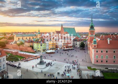 Varsavia, Polonia. Immagine HDR del quadrato di Plac Zamkowy al tramonto Foto Stock