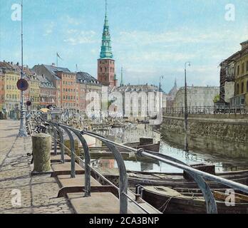 Ring Lauritz Andersen - Vista da Gl. Strand con la Torre di Nikolaj Chiesa in background - Scuola Danese - 19 ° e inizio 20 ° secolo Foto Stock