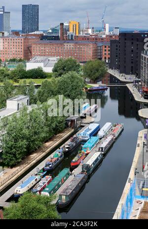Bacino del canale sul canale Rochdale, New Islington, Ancoats, Manchester, Inghilterra settentrionale, Regno Unito Foto Stock