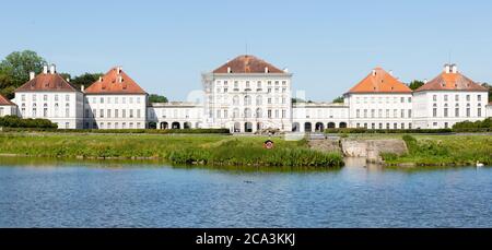 Panorama di Schloss Nymphenburg. Storico palazzo estivo degli ex governanti della Baviera: Casa Wittelsbach. Nessuna gente. Foto Stock