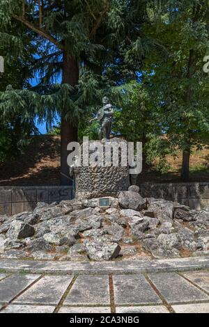 Viseu / Portugal - 07/31/2020 : Vista di un monumento, statua di Viriatus (Viriathus) da Lusitania, leader lusitano che combatté contro i Romani Foto Stock