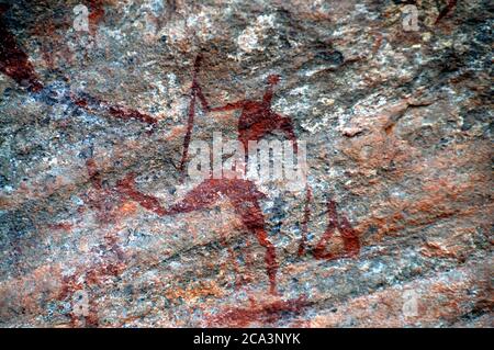 Algeria, Illizi, Tassili N'Ajer Parco Nazionale: neolitico rockart - dipinti creduto di avere fino a 12,000 anni, fatto alla fine dell'ultimo ghiaccio a Foto Stock