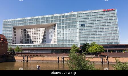 Panorama della sede centrale di Der Spiegel. Una delle più grandi riviste di notizie in Europa. formato panorama 16x9. Foto Stock