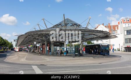 Visualizza su ZOB Lübeck. ZOB sta per Zentraler Omnibus-Bahnhof - Stazione Centrale degli autobus. Foto Stock