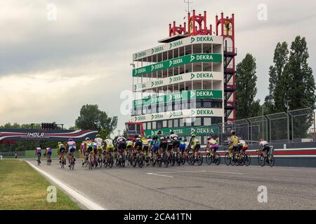 IMOLA: Gara ciclistica nell'autodromo di Enzo e Dino Ferrari a Imola. Evento pubblico. Foto Stock