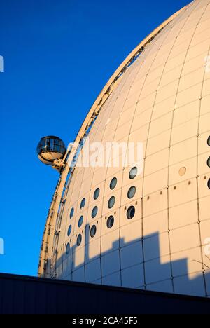 Ericsson Globe. Stadio coperto costruito tra il 1986 e il 1989 da Svante Berg e Lars Vretblad. Funicolare. Dettaglio architettonico. Svezia, Stoccolma. Foto Stock