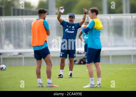 Gelsenkirchen, Germania. 3 agosto 2020. L'allenatore David WAGNER (GE) dà istruzioni ai suoi giocatori, Calcio 1. Bundesliga, inizio formazione FC Schalke 04 (GE), il 03.08.2020 nel Park Stadium di Gelsenkirchen/Germania. | utilizzo in tutto il mondo credito: dpa/Alamy Live News Foto Stock