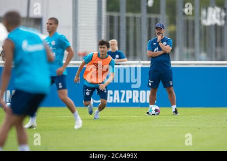 Gelsenkirchen, Germania. 3 agosto 2020. L'allenatore David WAGNER (GE) guarda i suoi giocatori, calcio 1. Bundesliga, inizio formazione FC Schalke 04 (GE), il 03.08.2020 nel Park Stadium di Gelsenkirchen/Germania. | utilizzo in tutto il mondo credito: dpa/Alamy Live News Foto Stock