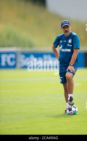 Gelsenkirchen, Germania. 03rd ago, 2020. Allenatore David WAGNER (GE) guarda i giocatori, calcio 1. Bundesliga, inizio formazione FC Schalke 04 (GE), il 03.08.2020 nel parco di Gelsenkirchen/Germania. ¬ | utilizzo in tutto il mondo Credit: dpa/Alamy Live News Foto Stock